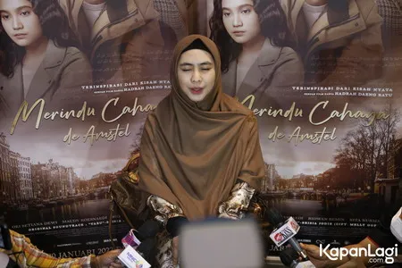 Foto Oki Setiana Dewi