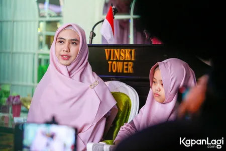 Foto Oki Setiana Dewi