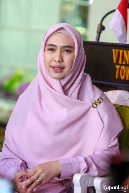 Foto Oki Setiana Dewi