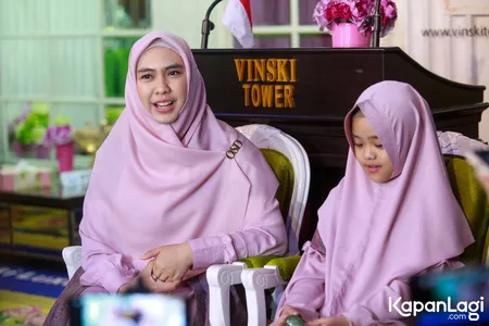 Foto Oki Setiana Dewi