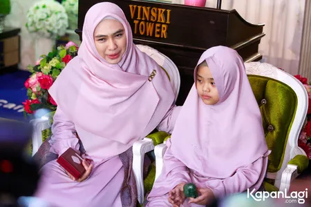 Foto Oki Setiana Dewi