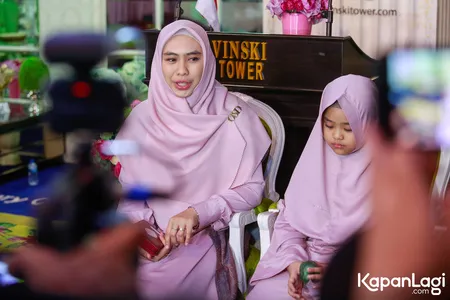 Foto Oki Setiana Dewi
