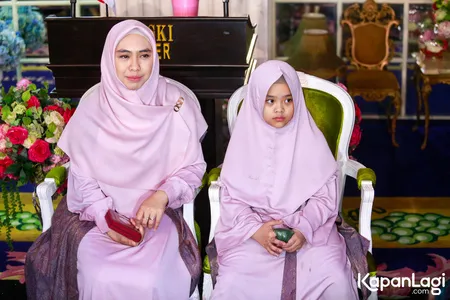 Foto Oki Setiana Dewi