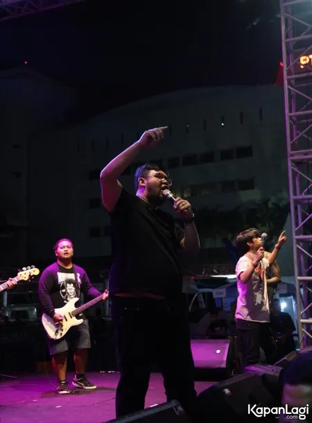 Foto Orkes Pensil Alis Young Lex