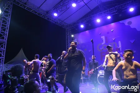 Foto Orkes Pensil Alis Young Lex