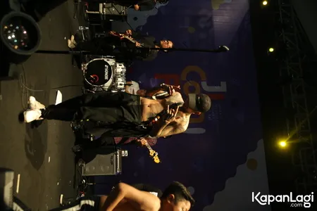 Foto Orkes Pensil Alis Young Lex