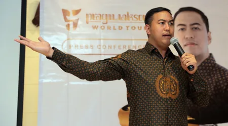 Foto Pandji Pragiwaksono
