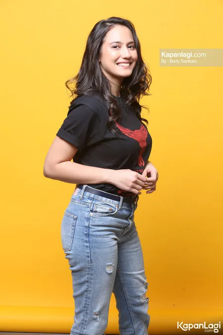 Foto Pevita Pearce