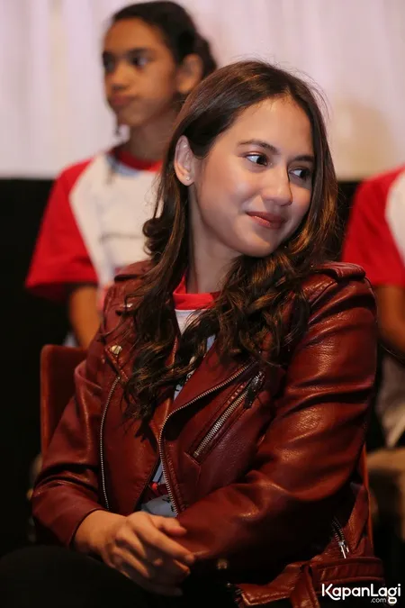 Foto Pevita Pearce