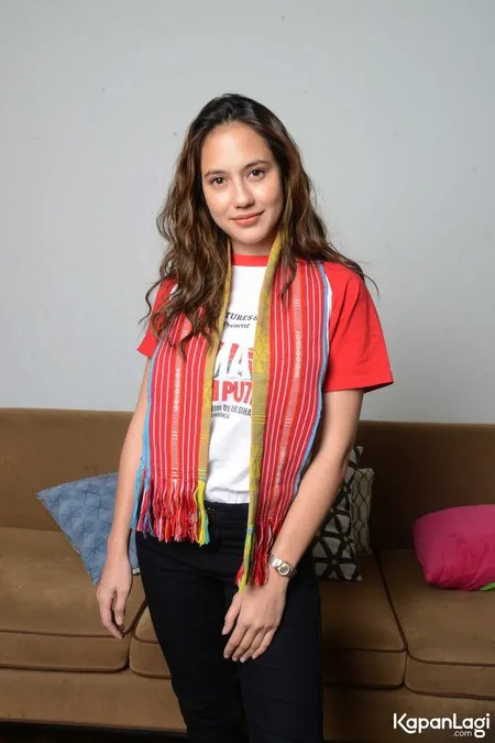 Foto Pevita Pearce