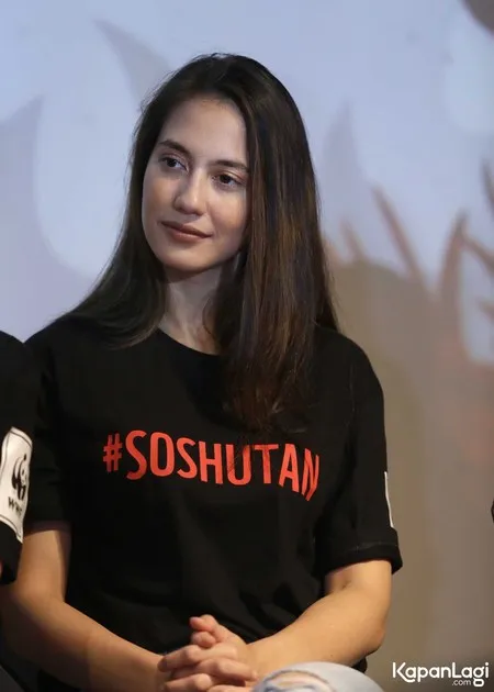 Foto Pevita Pearce