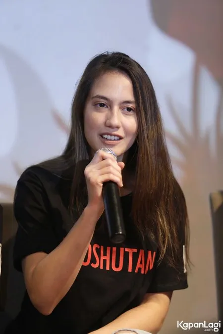 Foto Pevita Pearce