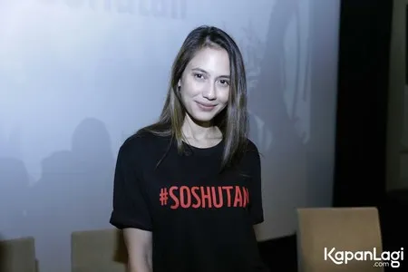 Foto Pevita Pearce