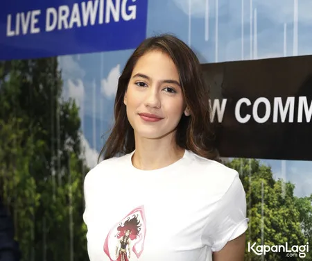 Foto Pevita Pearce