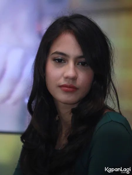 Foto Pevita Pearce