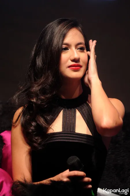 Foto Pevita Pearce