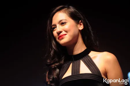 Foto Pevita Pearce