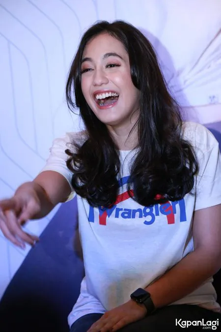 Foto Pevita Pearce
