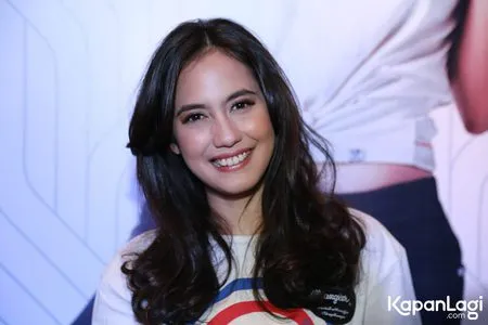 Foto Pevita Pearce
