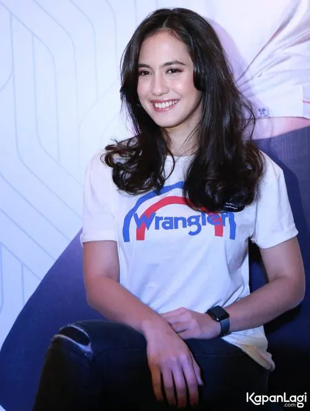 Foto Pevita Pearce