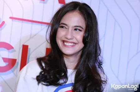 Foto Pevita Pearce