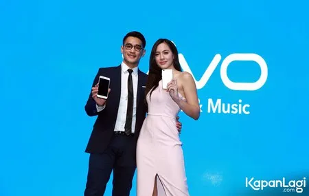 Foto Pevita Pearce