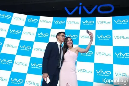 Foto Pevita Pearce