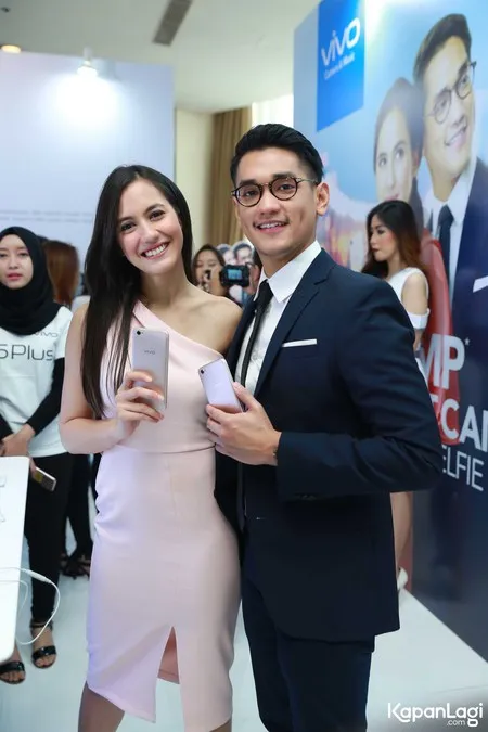 Foto Pevita Pearce