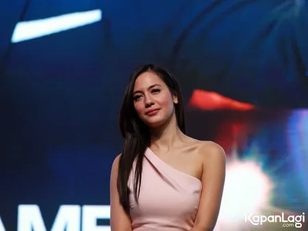 Foto Pevita Pearce