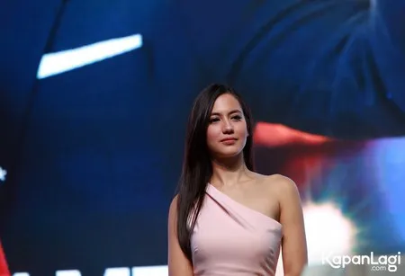 Foto Pevita Pearce
