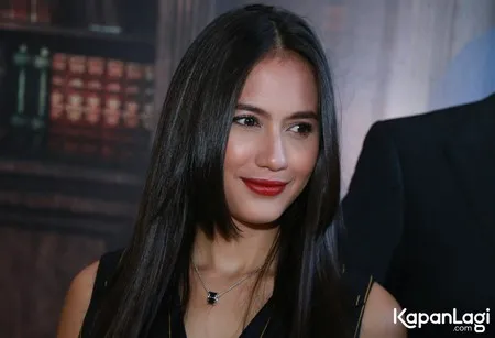 Foto Pevita Pearce