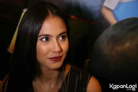 Foto Pevita Pearce