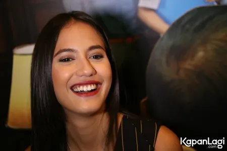 Foto Pevita Pearce