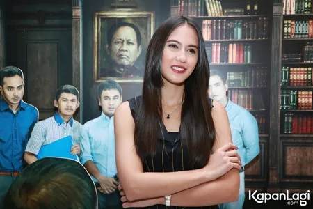 Foto Pevita Pearce