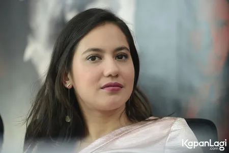 Foto Pevita Pearce