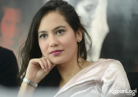 Foto Pevita Pearce