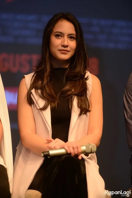 Foto Pevita Pearce