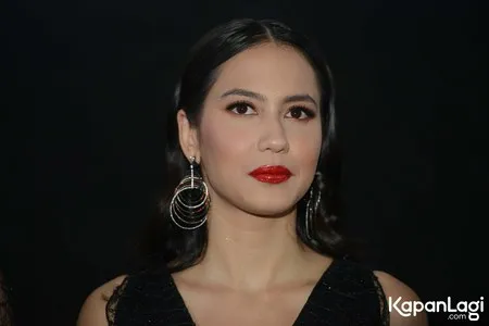 Foto Pevita Pearce