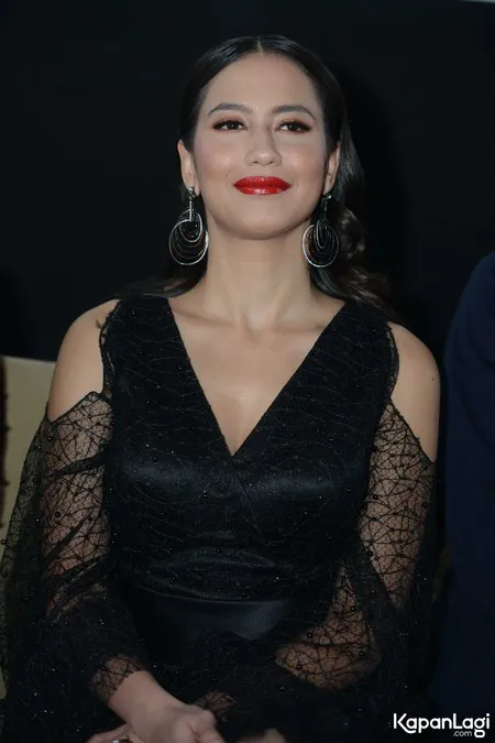 Foto Pevita Pearce