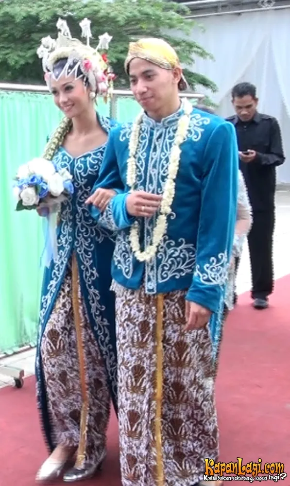 Suami Poppy Bunga untung besar jadi sopir uber / KapanLagi®