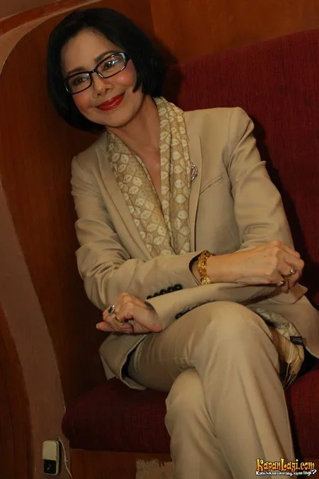 Foto Poppy Dharsono