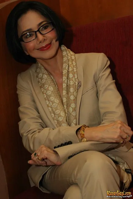 Foto Poppy Dharsono