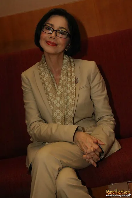Foto Poppy Dharsono