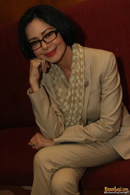 Foto Poppy Dharsono