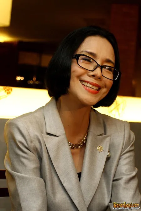 Foto Poppy Dharsono