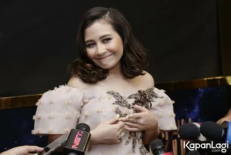 Foto Prilly Latuconsina