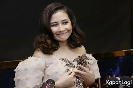Foto Prilly Latuconsina