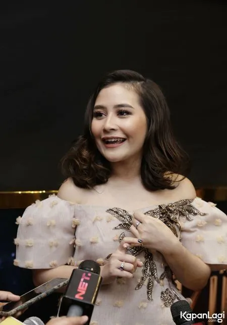 Foto Prilly Latuconsina