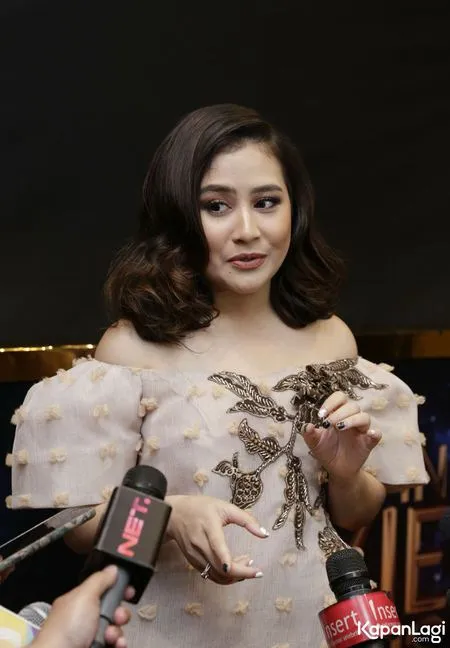 Foto Prilly Latuconsina