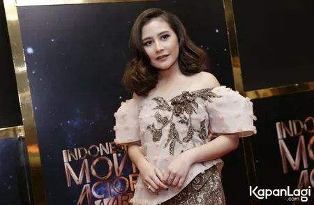 Foto Prilly Latuconsina